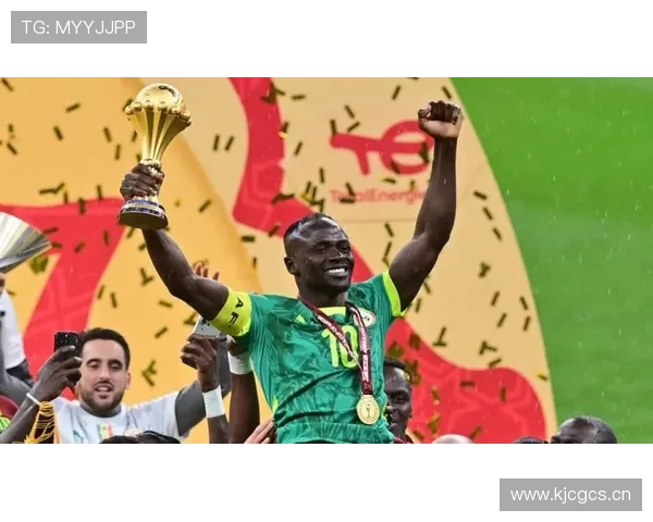 塞内加尔拒奖现场八万人沸腾庆典